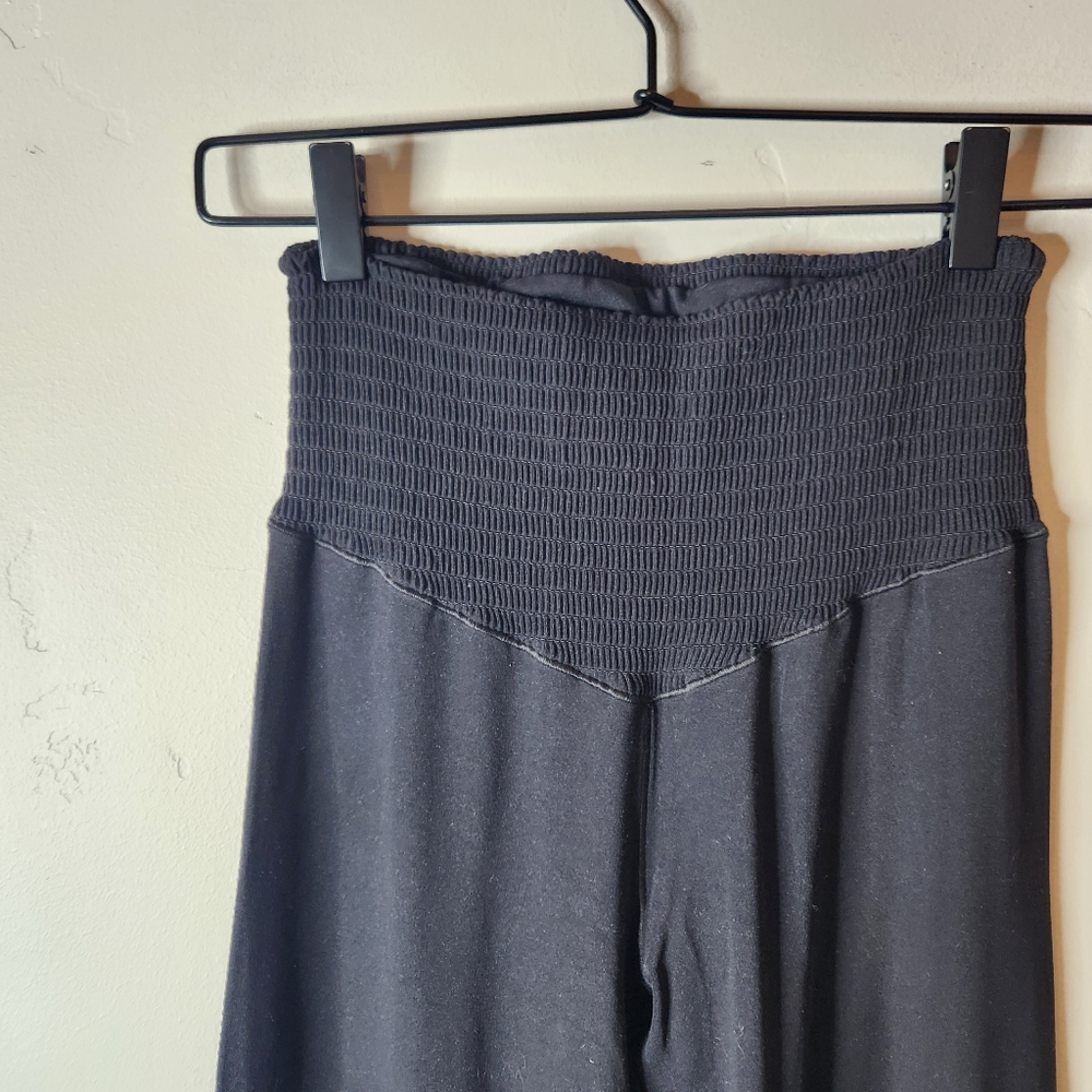 Aerie Real Me Smocked Super Flare Leggings Black Size Large - Picture 3 of 8